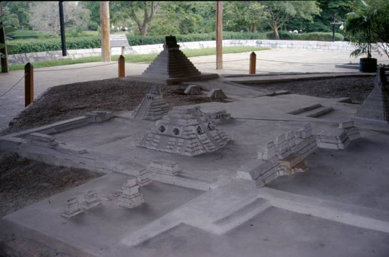 1998-06_12-tikal_078.jpg 1998-06_12-tikal_078.jpg