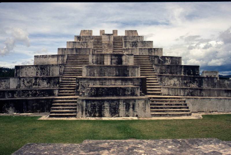 1998-06_09-zaculeu_011.jpg 1998-06_09-zaculeu_011.jpg