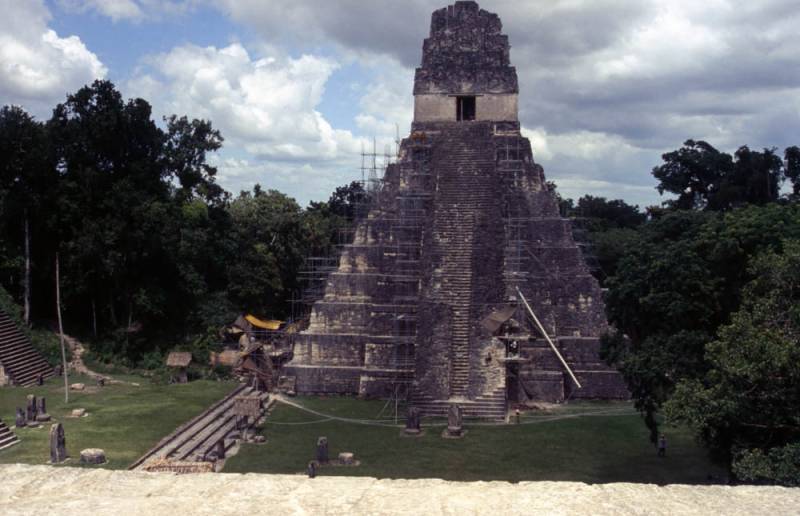 1998-06_12-tikal_035.jpg 1998-06_12-tikal_035.jpg
